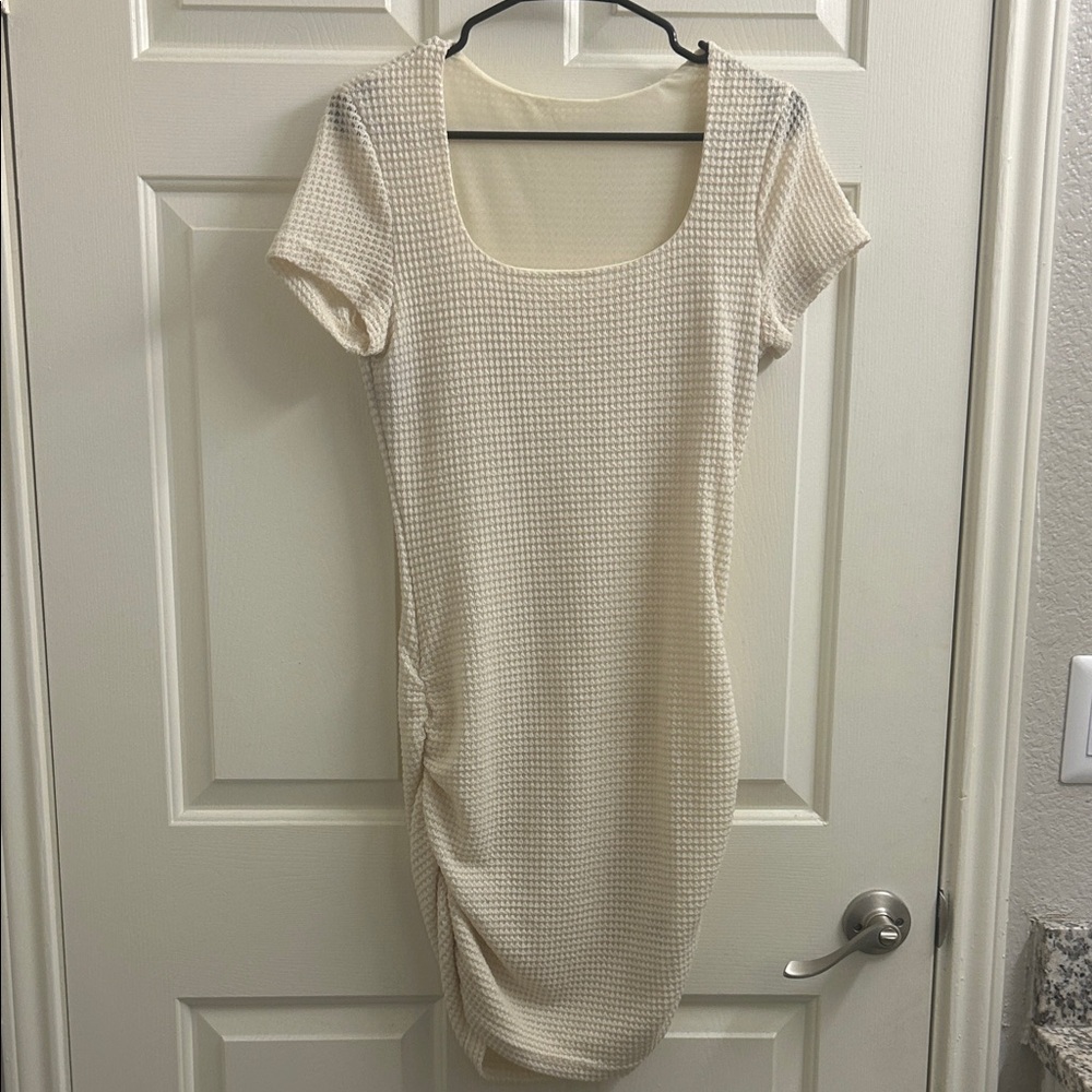 Elegant Cream Short Sleeve Dress